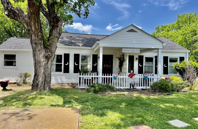 Fox's Den at Harlinsdale Park ~ Downtown Franklin. Pet Friendly! LOCATION!!