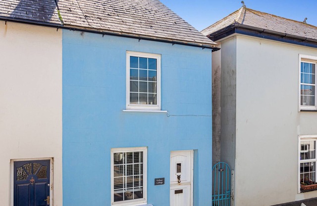 FOXBEAR, pet friendly, character holiday cottage in Malborough