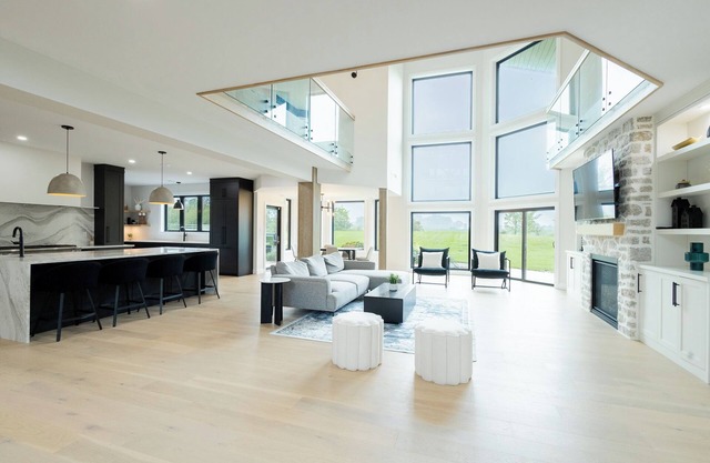 FOXFIELD ESTATE- LUXURY 7 BR COTTAGE WITH INDOOR POOL AND GAMES ROOM