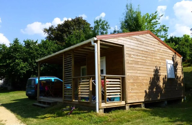 Flower Camping Les Terrasses de Dordogne *** - Chalet Charmille Comfort 24-26.5m2 (2 bedrooms) - Covered terrace 12m2 - TV 4 persons