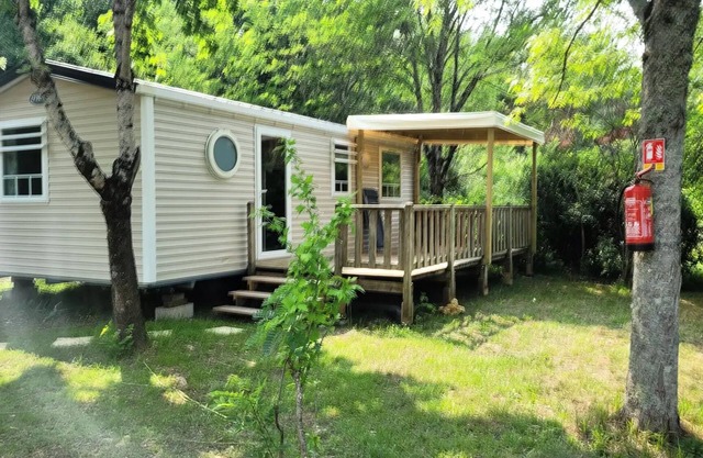 Flower Camping Les Terrasses de Dordogne *** - Mobile home Premium 30 m2 (3 bedrooms) terrace semi-covered 15m2 + TV + LV + Clim 6 persons