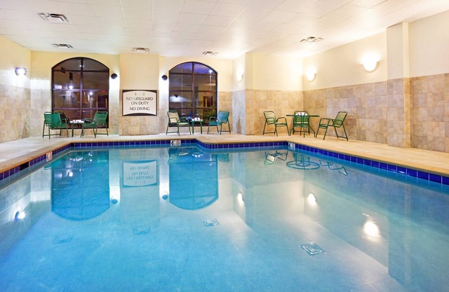 Desayuno gratis. Piscina y gimnasio. ¡Cerca del arboreto de la Universidad de Tennessee!