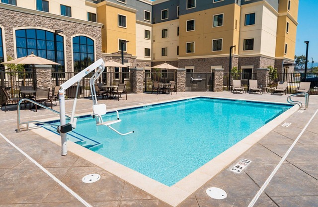 Desayuno gratis. Piscina. Barbacoa compartida. Suite King. ¡30 minutos al zoológico de Oakland!