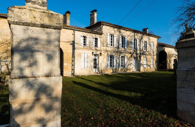 Francés Granja zona de St Emilion, construido en 1860 con el encanto de Los Viñedos