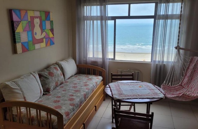 Frente Mar - Apartamento para 4 Hóspedes com Home Office Wi-Fi 200mbps, Ar Condicionado e Cozinha Completa