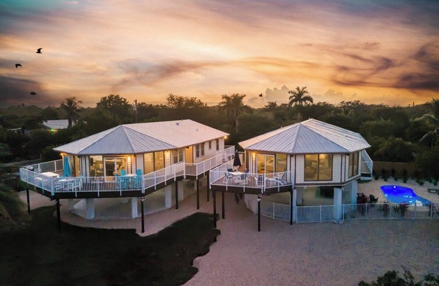 Frigate`s Nest: Luxurious | 8 Bed, 8 Bath