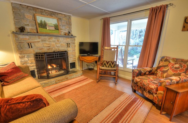 Firefly Haven-Pets Welcome, Bañera de hidromasaje, chimenea, Creek, hoguera,