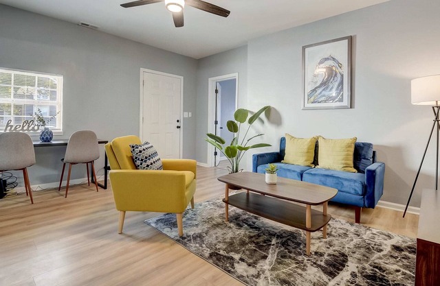 Frontdesk | 2 BR House near Cardinal Stadium