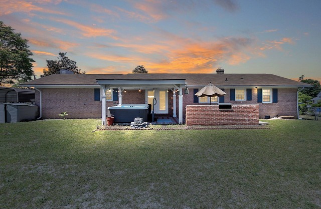 Ft. Liberty Retreat W/ Hot Tub, Poker and Pool Tables-Spacious 4-Bedroom