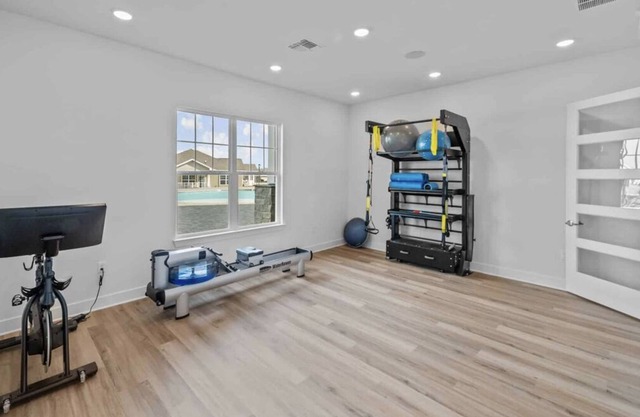 FtWorth NR DFW airport Wifi gym pool 1/1 Garage