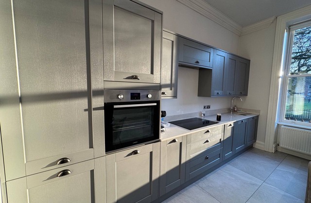 Luxury Full Apartment Free Secure Parking King bed