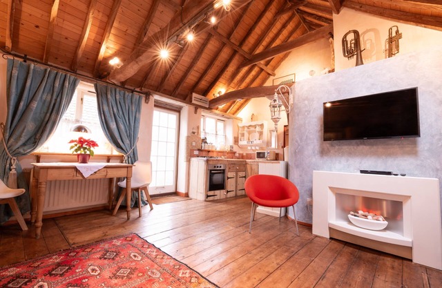 Snow Cottage, laid back style, with footpaths to a great Macro Brewery Pub
