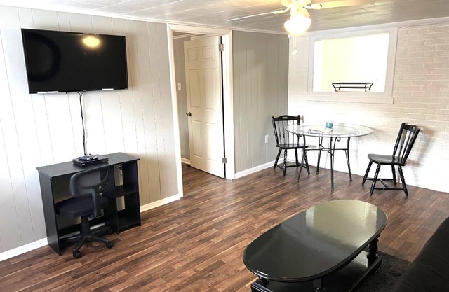 Fully Furnished Executive Rental Large 1-Bed 1-Bath Pets Allowed