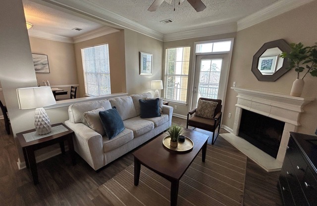 Fabuloso apartamento completamente amueblado de dos habitaciones / dos baños en Alpharetta