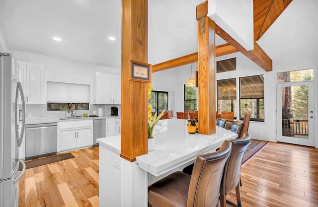 Fully Renovated 3BD at Yosemite's South Gate