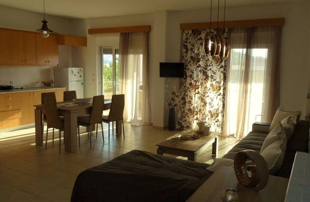 Apartamento completamente renovado-ανακαινισμένο διαμέρισμα
