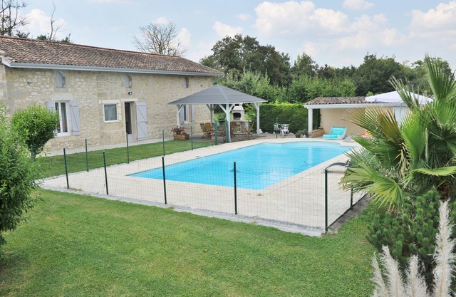Casa de piedra totalmente restaurada con piscina privada.
