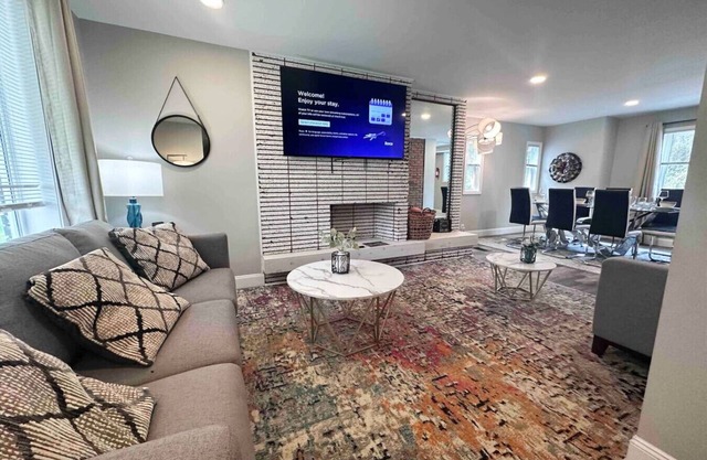 Fun 4 BR 2 bath FULL renovated house w/ driveway