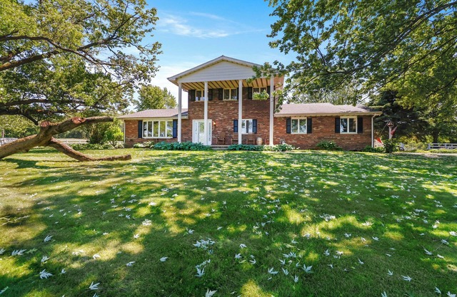 Fun at the Farm House - Charming 3-bedroom farmhouse in lovely Valparaiso
