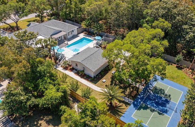 Fun in the Sun - Vacation Home with Private Pool, Pickleball Court & Includes Golf Cart