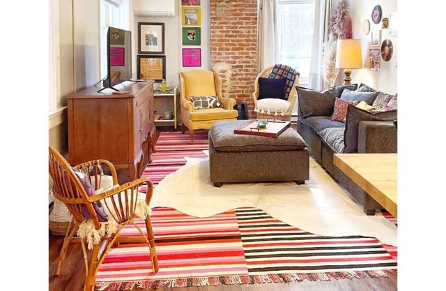 Funky boho 1br w/ king bed and awesome front porch