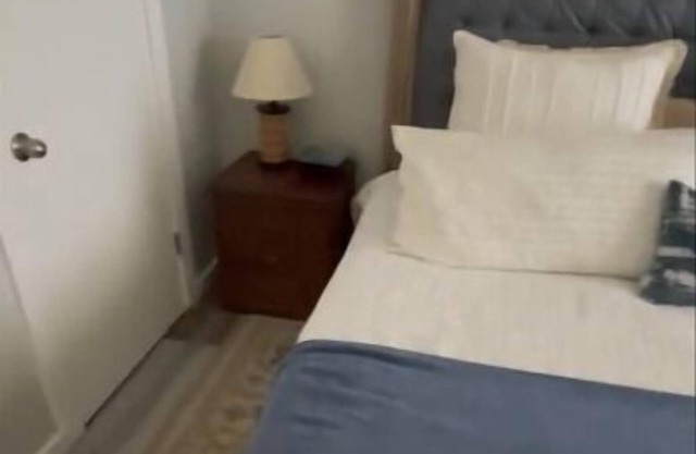 FURNISHED 2 BD AND HOME OFFICE HOUSE IN SAINT LOUIS