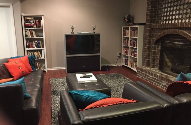 Apartamento amueblado en un tranquilo vecindario lleno de árboles en Lenexa