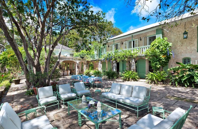 Fustic House Luxury estate