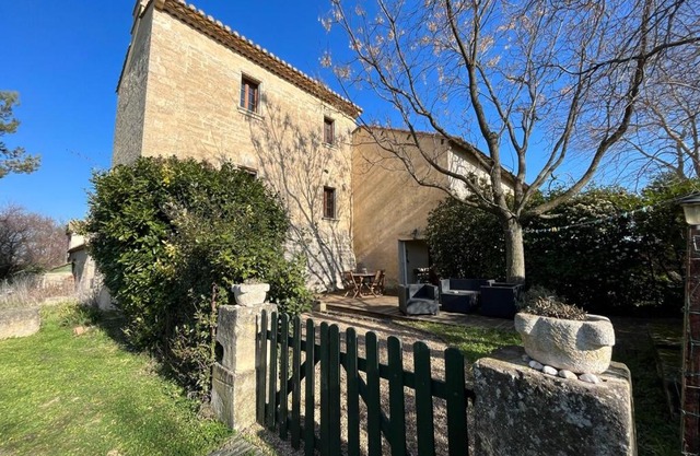 Gîte dans un domaine viticole, entre Montpellier et Sète, proche de la mer