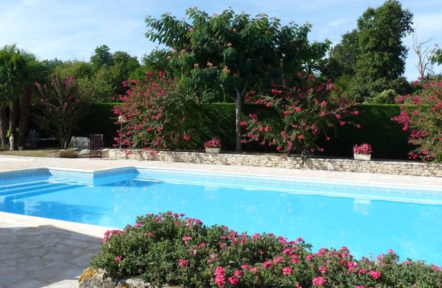 Cottage 5 people, heated swimming pool, near Royan