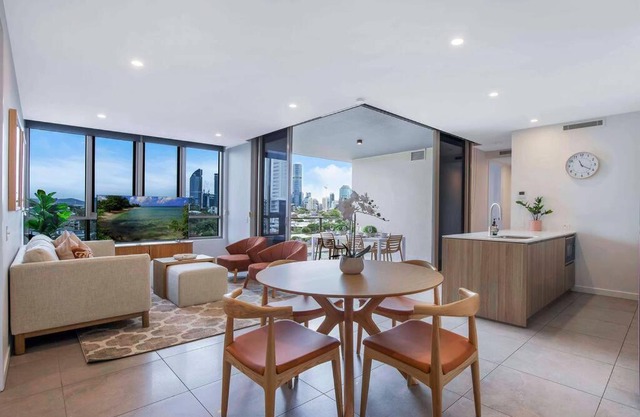 Gabba Oasis:Luxury 3BRM Apt Pool