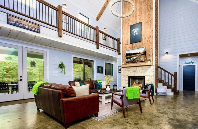 Gametastic, Hot Tub, Firepit, Sleeps 16