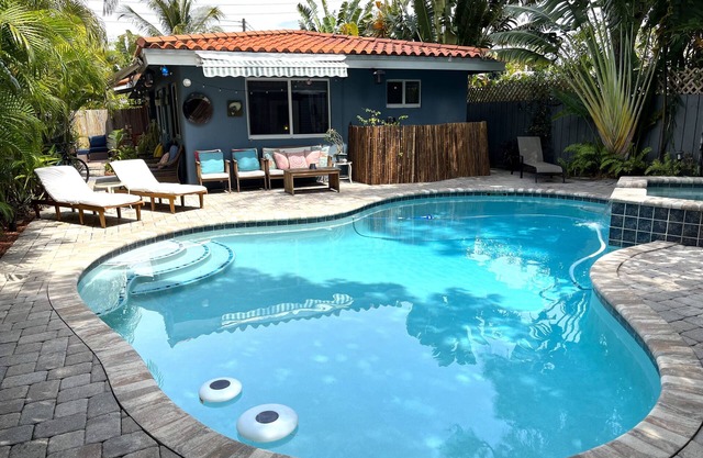 Oasis de jardín 2/2 con piscina / spa de agua salada climatizada privada cerca de la playa de Lauderdale