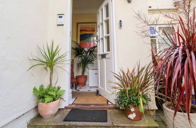GARDEN SUITE, family friendly, with a garden in New Brighton