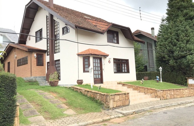Casa: Conjunto Cerrado, 5 Suites, Seguridad 24 horas, Chimenea, Barbacoa