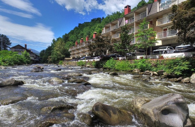 Gatlinburg River Inn