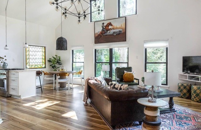 This duplex is a 3 bedroom(s), 1 bathrooms, located in Atlanta, GA.