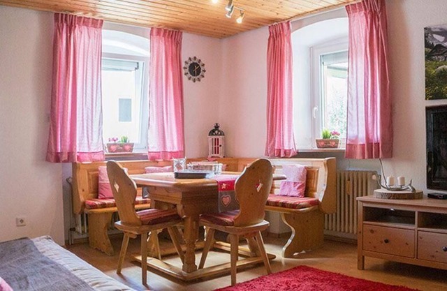 Gemütliche 2-ZimmerFerienwohnung im Schwarzwaldstil, stadtnah
