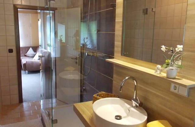 Acogedora casa de vacaciones con balcón y Wi-Fi
