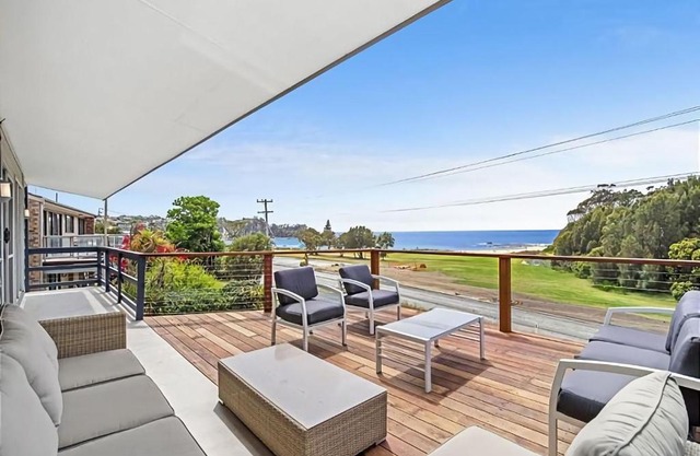 George Bass Drive 569 On The Beach Living managed by Batemans Bay Accom