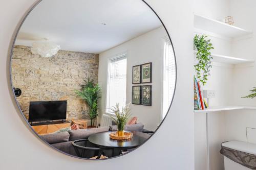 Georgia Suite by Koya Homes - Stylish 1BR Apartment in Barry - Wifi & Parking