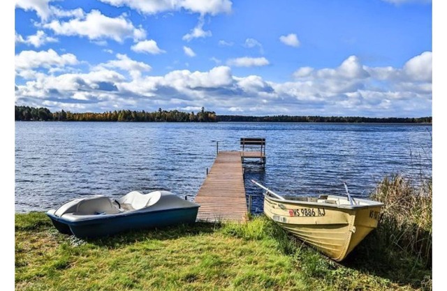 Get Lost on Lost Lake in this cozy 3 bdrm home w/ firepit and dock.