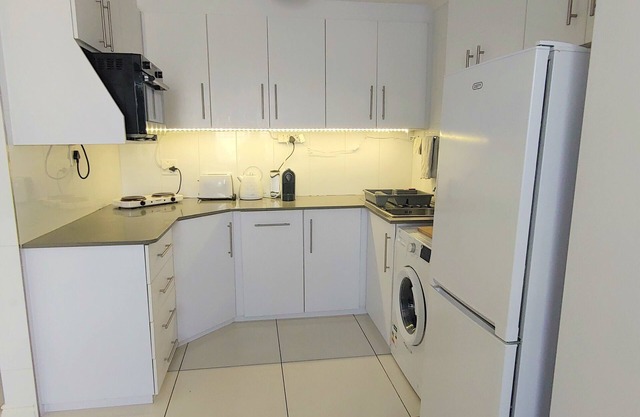 GF: Oh so cute 1 bed with kitchen, WiFi, Netflix