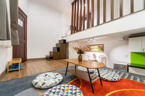 Gin House Hotel & Apartment Near Turtle Lake
