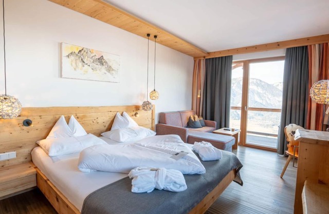 "Gipfelglück Superior" - double room with shower, WC (4-6 n.) - Nature and wellness hotel
