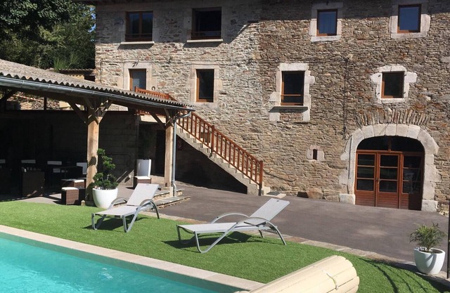 Casa rural 9 lugares 3 orejas, 4 estrellas con piscina climatizada