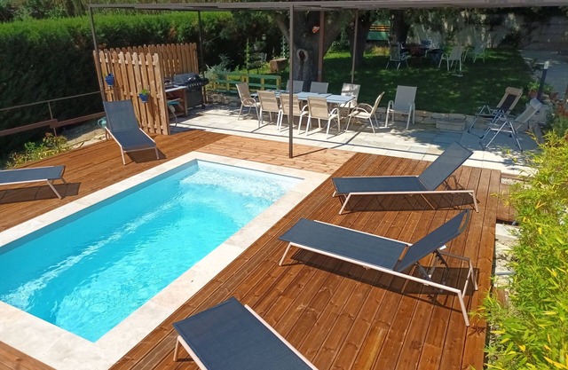 Gîte at the foot of the Dentelles de Montmirail, enchanting setting, guaranteed relaxation...