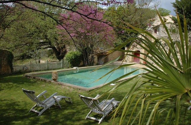 Gite de l'Orangerie a 3 km de Lourmarin (Luberon) hasta 15 personas