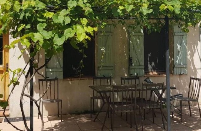 Casa rural, alojamiento en el corazón de la Camarga con jardín y terraza.