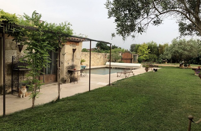 estudio en Provenza para una pareja Totalmente equipado, con piscina.